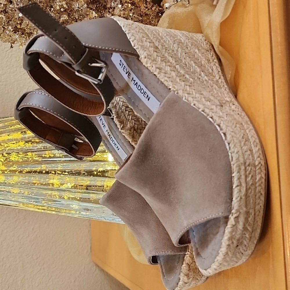 Like New! Steve Madden Jyia Leather Wedges size 7